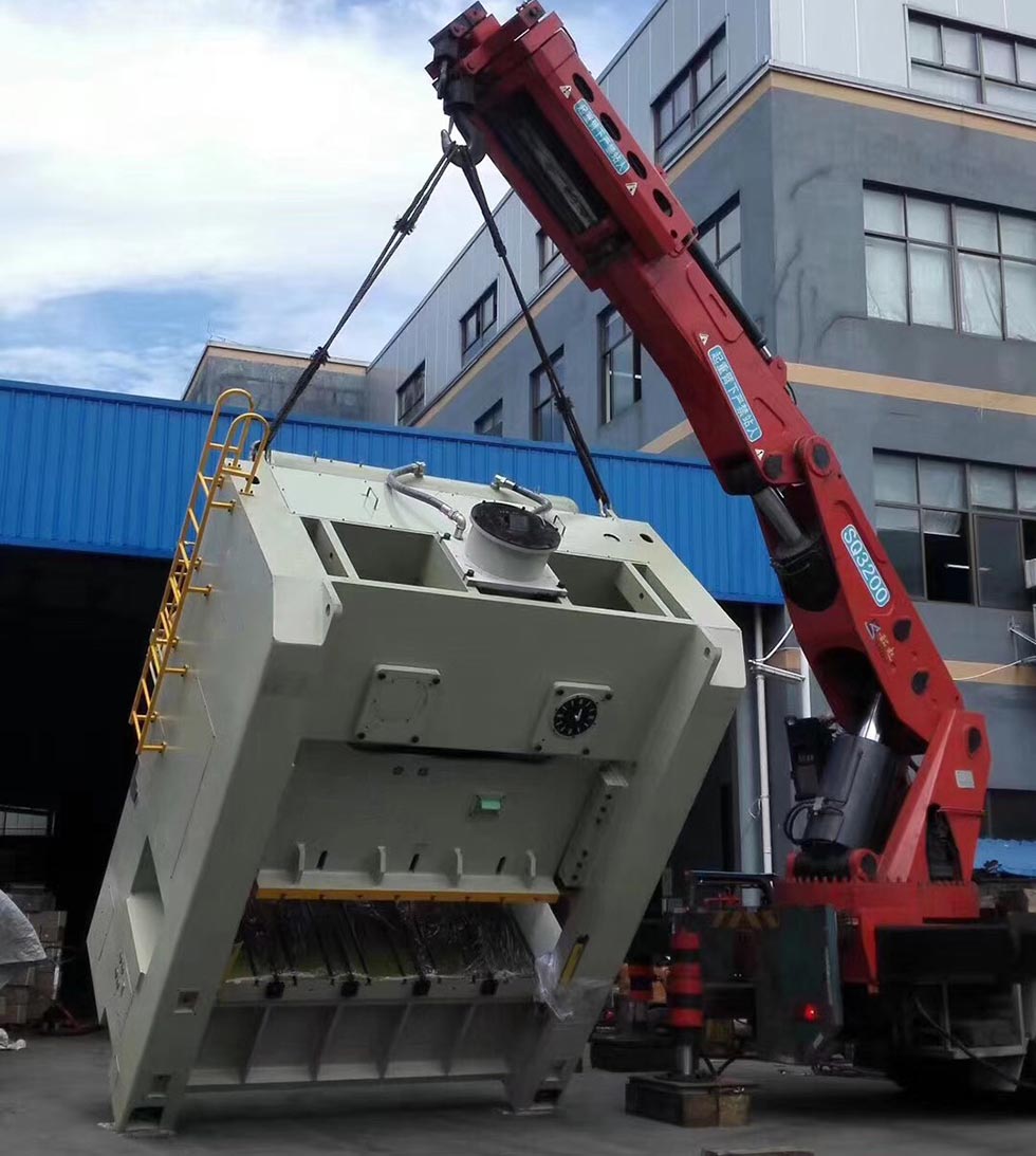 精密沖床裝車發貨